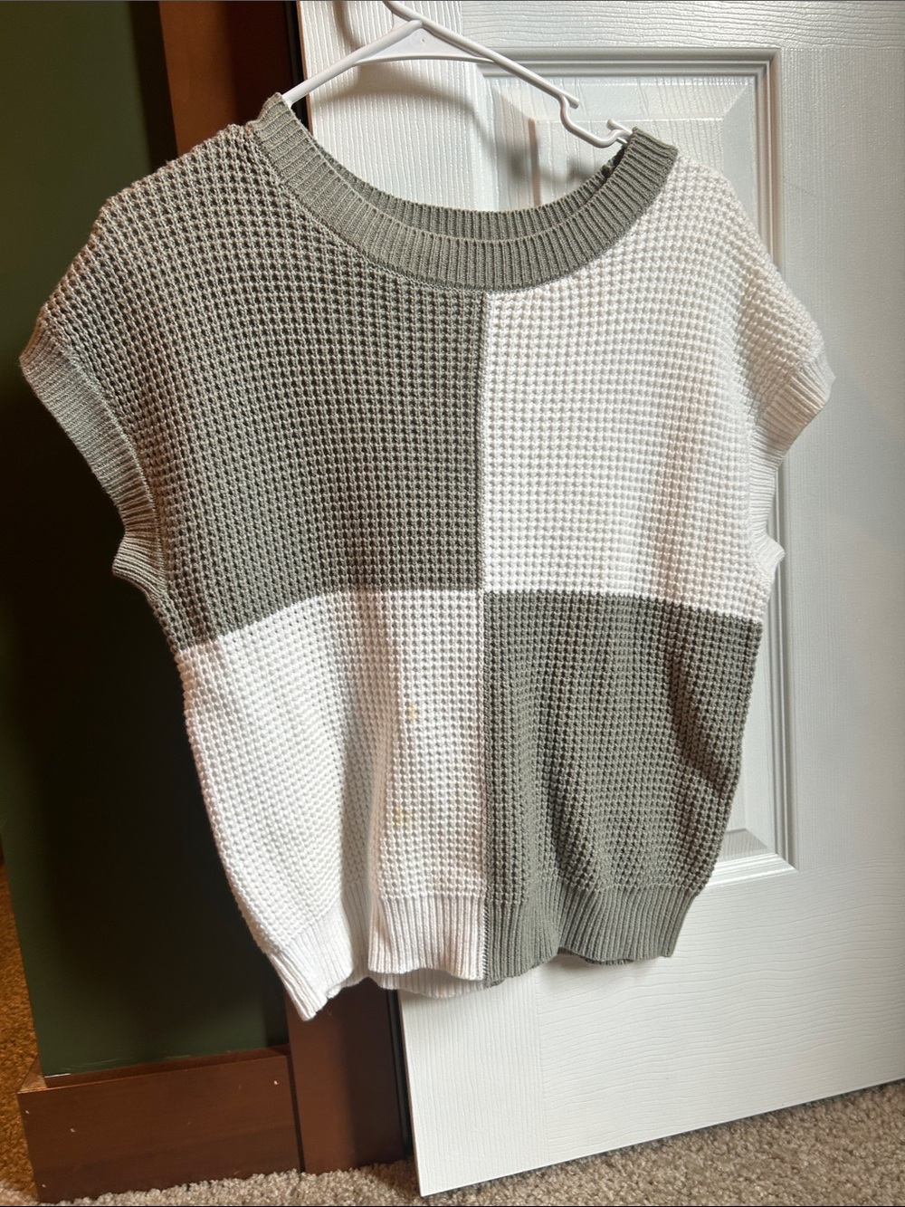 moon & madison Olive and White Colorblock Waffle Knit Cap-Sleeve Top